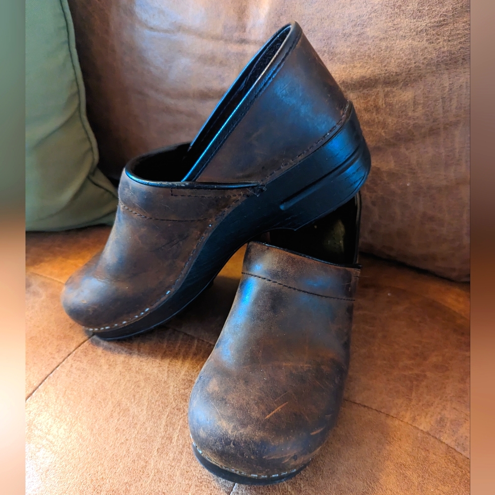 size 40 women's brown Danskos clogs